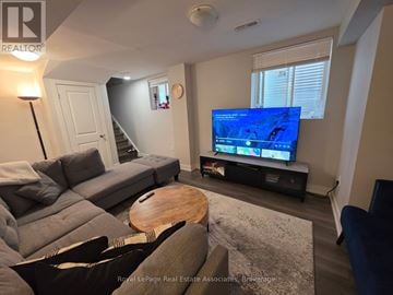 Milton (Fo Ford) apartment for rent - A living room with a grey couch and a wooden coffee table.
