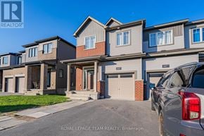 Ottawa townhouse for rent - A row of houses with a car parked in front of them.