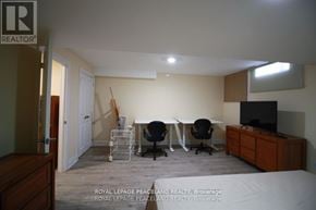 Oakville (Ga Glen Abbey) apartment for rent - A room with a desk, chairs, and a television.