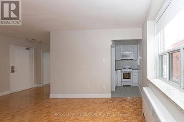Toronto (Leaside) condo for rent - A spacious room with a kitchen area in the back.