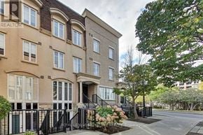Toronto (Niagara) townhouse for rent - A building with a black fence and a sign that says "Royal Park Estates".