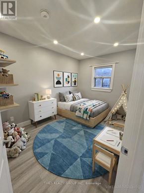 Toronto (Bedford Park-Nortown) multi-family for rent - A bedroom with a bed, dresser, and a window.