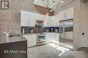 Toronto (Dovercourt-Wallace Emerson-Junction) townhouse for rent - A kitchen with a refrigerator, oven, and sink.