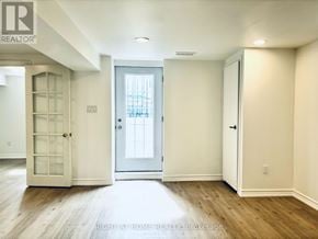 Oakville (Wc Wedgewood Creek) apartment for rent - A room with a door and a window.