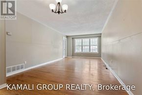 Newmarket (Bristol-London) apartment for rent - A room with a chandelier and a window with blinds.