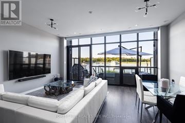 Innisfil townhouse for rent - A modern living room with a large white sofa and a glass table.