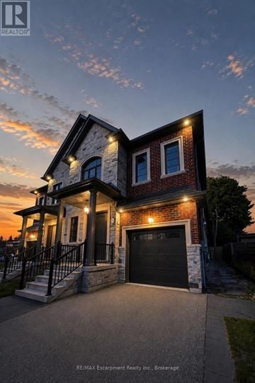 Oakville (Co Central) apartment for rent - 81 BROCK STREET