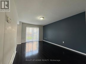 Barrie (Painswick South) apartment for rent - A room with a window and a wall with a light switch.