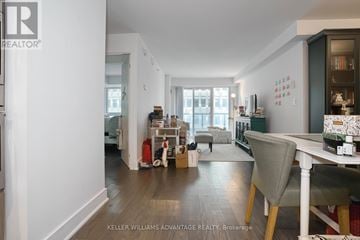 Toronto (Bay Street Corridor) condo for rent - A living room with a dining table and chairs.