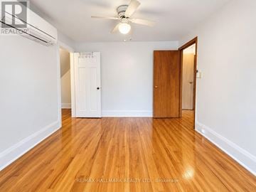 Toronto (Humewood-Cedarvale) triplex for rent - APT 3 - 338 VAUGHAN ROAD Apt 3