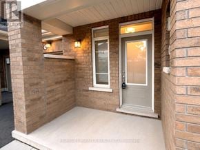 Brant (Paris) townhouse for rent - A small porch area with a door and a window.