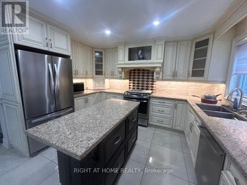 Vaughan (West Woodbridge) apartment for rent - 36 ELLERBY SQUARE N