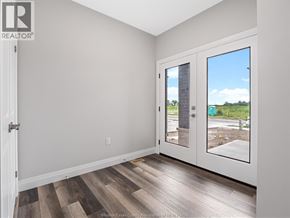 Leamington apartment for rent - A room with a wooden floor and a sliding glass door.