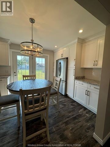 Kingsville apartment for rent - A kitchen with a table and chairs.