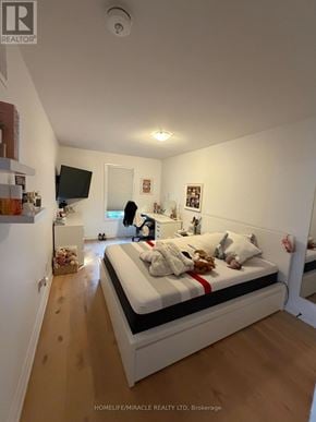 Barrie (East Bayfield) townhouse for rent - A bedroom with a bed, a television, and a mirror.