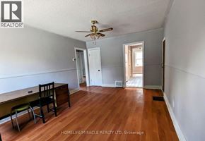 Halton Hills (Georgetown) apartment for rent - A room with a wooden floor and a ceiling fan.