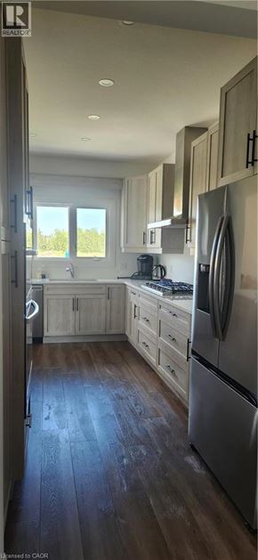 Welland apartment for rent - A kitchen with wooden floors and stainless steel appliances.