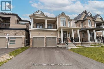 Barrie (Innis-Shore) apartment for rent - A large, multi-level house with a driveway in front.