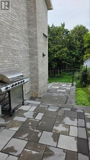 Newmarket (Bristol-London) apartment for rent - A patio with a BBQ grill and a stone wall.