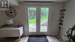 Newmarket (Bristol-London) apartment for rent - A white table with a lamp and a clock on the wall in a room.