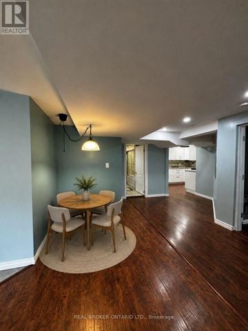 Barrie (Letitia Heights) apartment for rent - A dining room with a round table and chairs.