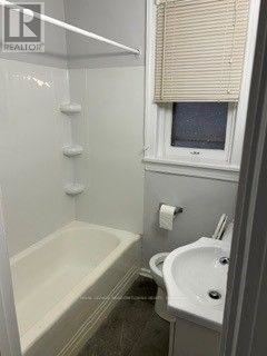 Hamilton (Stipley) triplex for rent - 1 - 33 SENATOR AVENUE 1