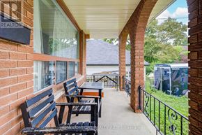 Richmond Hill (Mill Pond) apartment for rent - A patio with a table and chairs is shown.