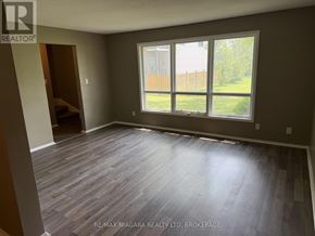 Welland (N. Welland) townhouse for rent - A room with a large window and wooden flooring.