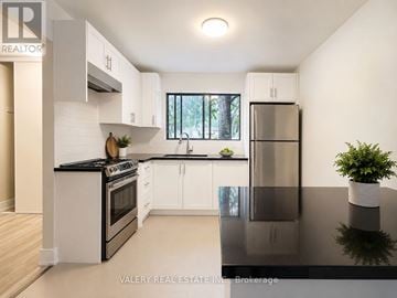 Toronto (Crescent Town) townhouse for rent - TH8 - 75 EASTDALE AVENUE TH8