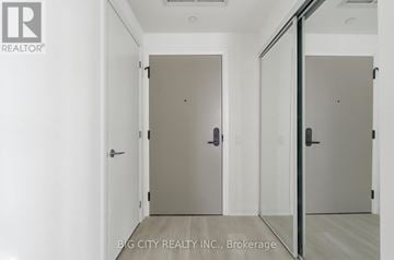 Toronto (Thorncliffe Park) condo for rent - 1002 - 25 FREDERICK TODD WAY 1002