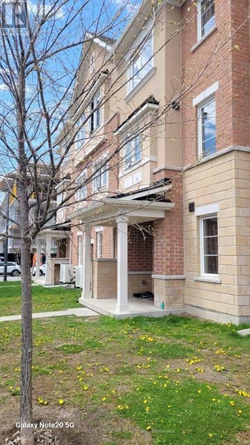Toronto (Clairlea-Birchmount) townhouse for rent - A building with a tree in front of it.
