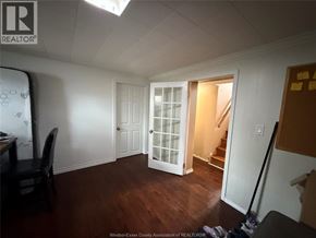 Windsor apartment for rent - A room with a dining table and chairs in it.
