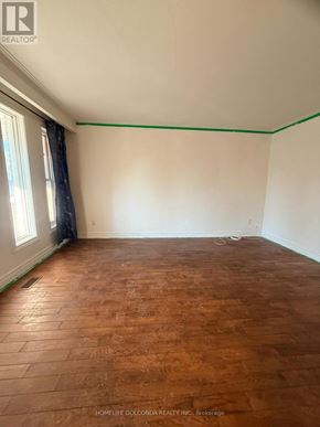 Toronto (Tam O'shanter-Sullivan) apartment for rent - A room with wooden flooring and white walls.