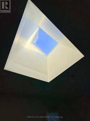 Toronto (Tam O'shanter-Sullivan) apartment for rent - A triangular prism with a blue square in the middle.