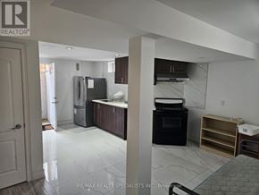 Mississauga (Churchill Meadows) apartment for rent - A kitchen with a refrigerator, oven, and sink.