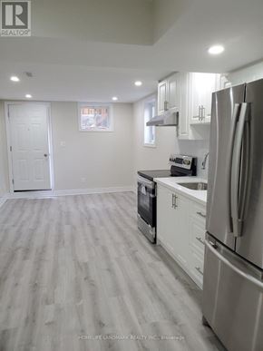 Milton (Ha Harrison) apartment for rent - A kitchen with a refrigerator, oven, and cabinets.