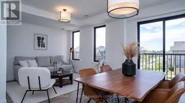 London South (South V) townhouse for rent - A dining room with a wooden table and chairs.