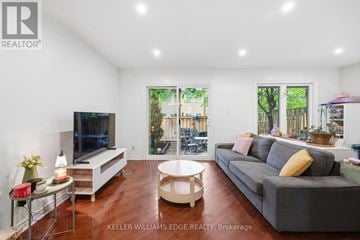 Oakville (Fa Falgarwood) townhouse for rent - A living room with a grey couch and a television.