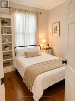 Toronto (Dovercourt-Wallace Emerson-Junction) multi-family for rent - A bedroom with a bed, nightstand, and a plant on the shelf.