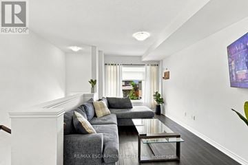 Lincoln (Beamsville) townhouse for rent - A living room with a grey couch and a coffee table.