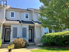 Blue Mountains townhouse for rent - A house with the number 18 on the window.