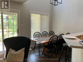 Blue Mountains townhouse for rent - A dining room with a table and chairs.