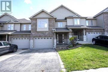 Waterloo townhouse for rent - 452 AVENS STREET