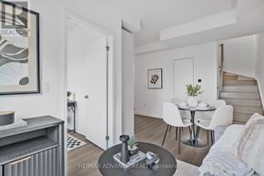 Toronto (Parkwoods-Donalda) townhouse for rent - A living room with a dining table and chairs.