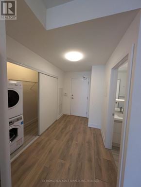 Toronto (Don Valley Village) condo for rent - A laundry room with a washer and dryer.