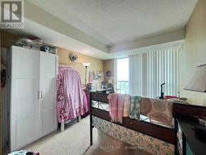 Mississauga (Central Erin Mills) condo for rent - A bedroom with a bed, desk, and closet.