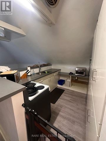Toronto (Yonge-St. Clair) apartment for rent - A small kitchen with a stove and a microwave.