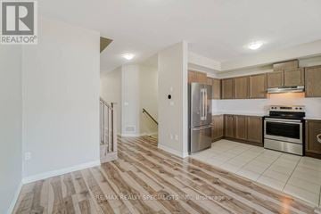 Hamilton (Stoney Creek Mountain) townhouse for rent - A kitchen with a refrigerator, oven, and stove top oven.