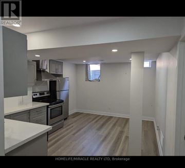 Brampton (Credit Valley) apartment for rent - A kitchen with a stove top oven and a microwave.