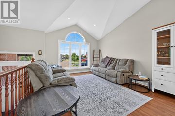 West Lincoln (Smithville) apartment for rent - A living room with a grey rug and a grey couch.